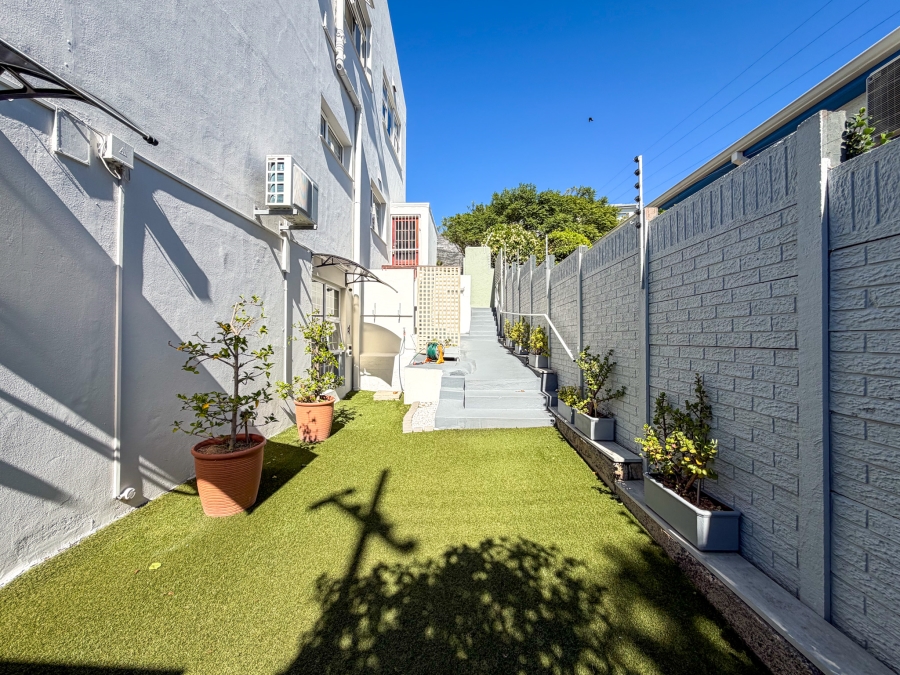 3 Bedroom Property for Sale in Vredehoek Western Cape